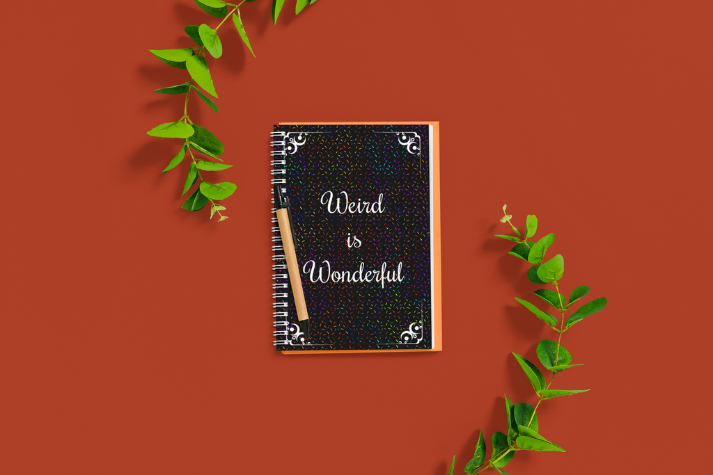 Weird is Wonderful Spiraljournal – Einzigartiges Geschenk für Kreative, Studierende & Außenseiter