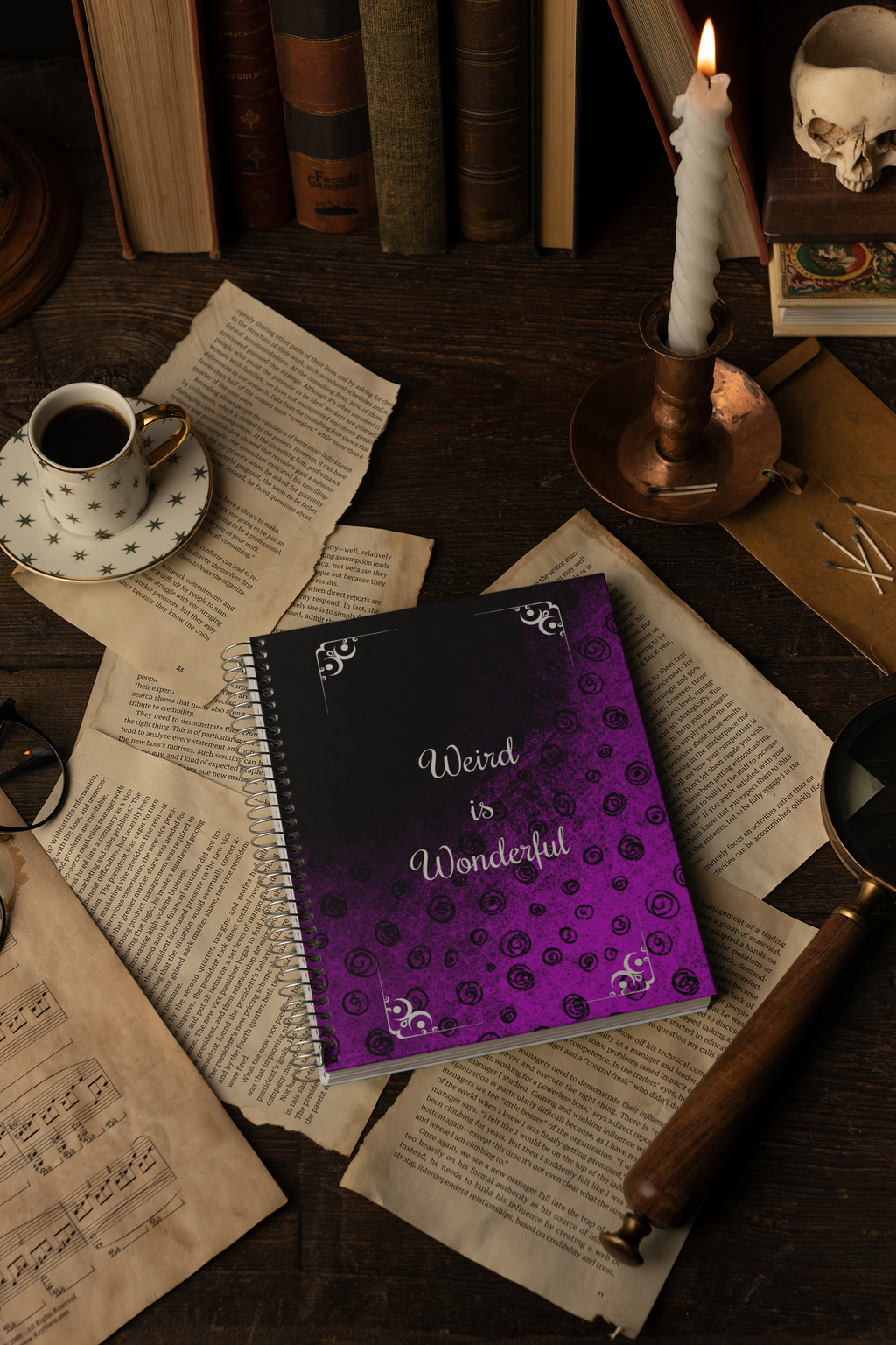 „Weird is Wonderful“ – Gothisches Notizbuch in Lila & Schwarz | Alternatives Journal für Schreiben, Skizzen & Alltag