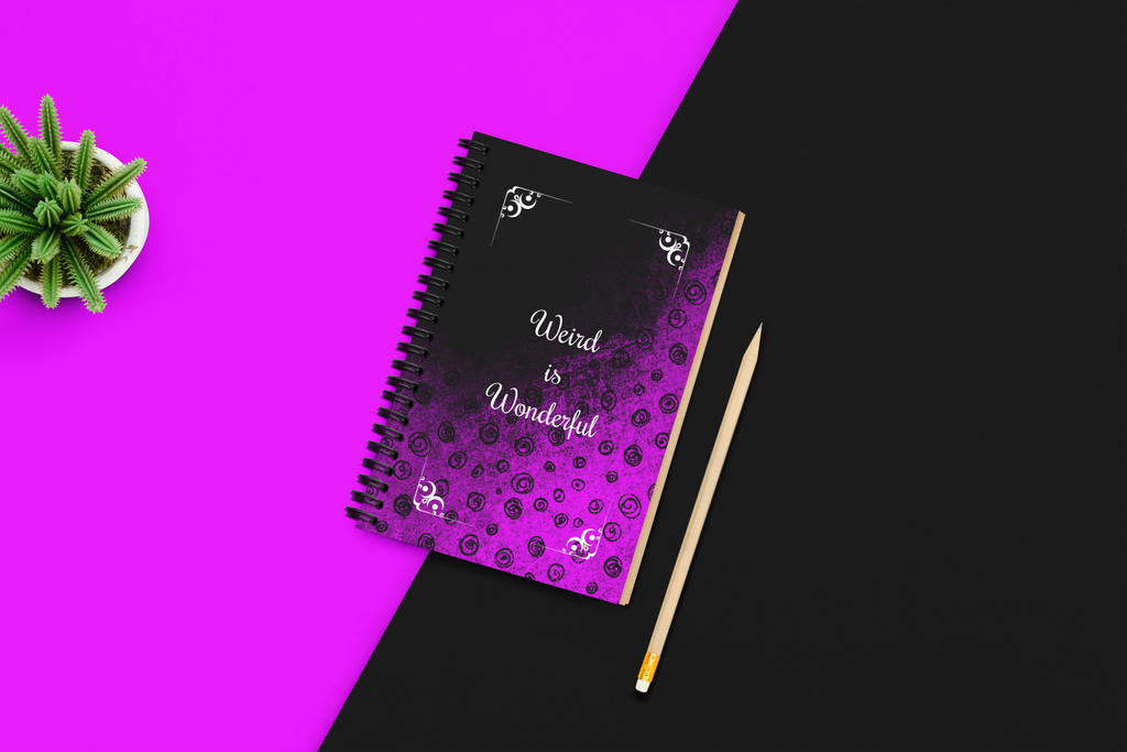 „Weird is Wonderful“ – Gothisches Notizbuch in Lila & Schwarz | Alternatives Journal für Schreiben, Skizzen & Alltag