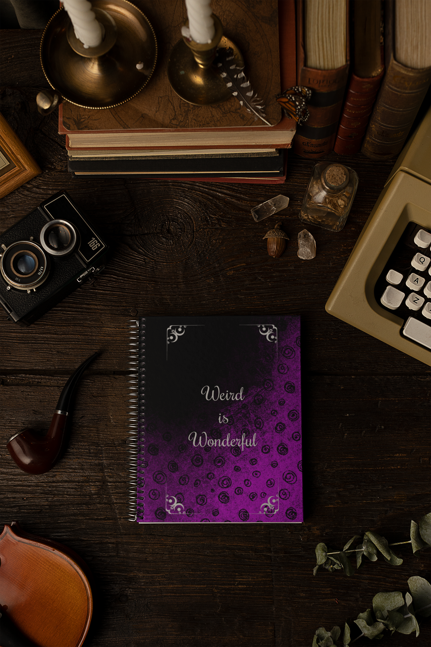 „Weird is Wonderful“ – Gothisches Notizbuch in Lila & Schwarz | Alternatives Journal für Schreiben, Skizzen & Alltag