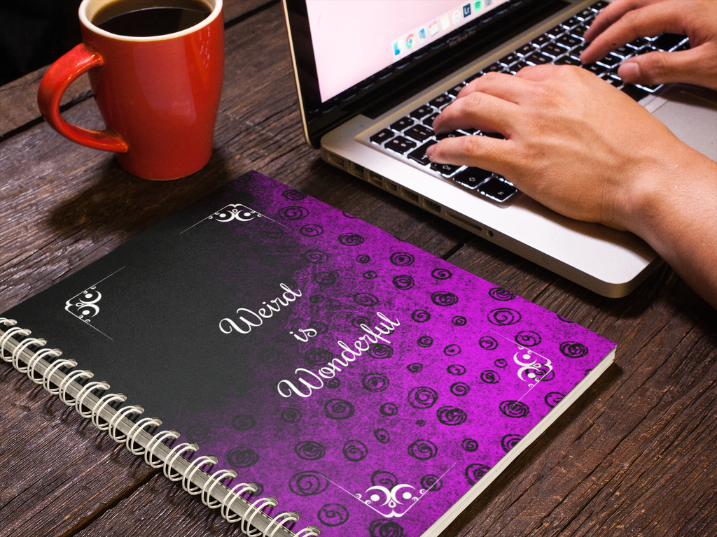 „Weird is Wonderful“ – Gothisches Notizbuch in Lila & Schwarz | Alternatives Journal für Schreiben, Skizzen & Alltag