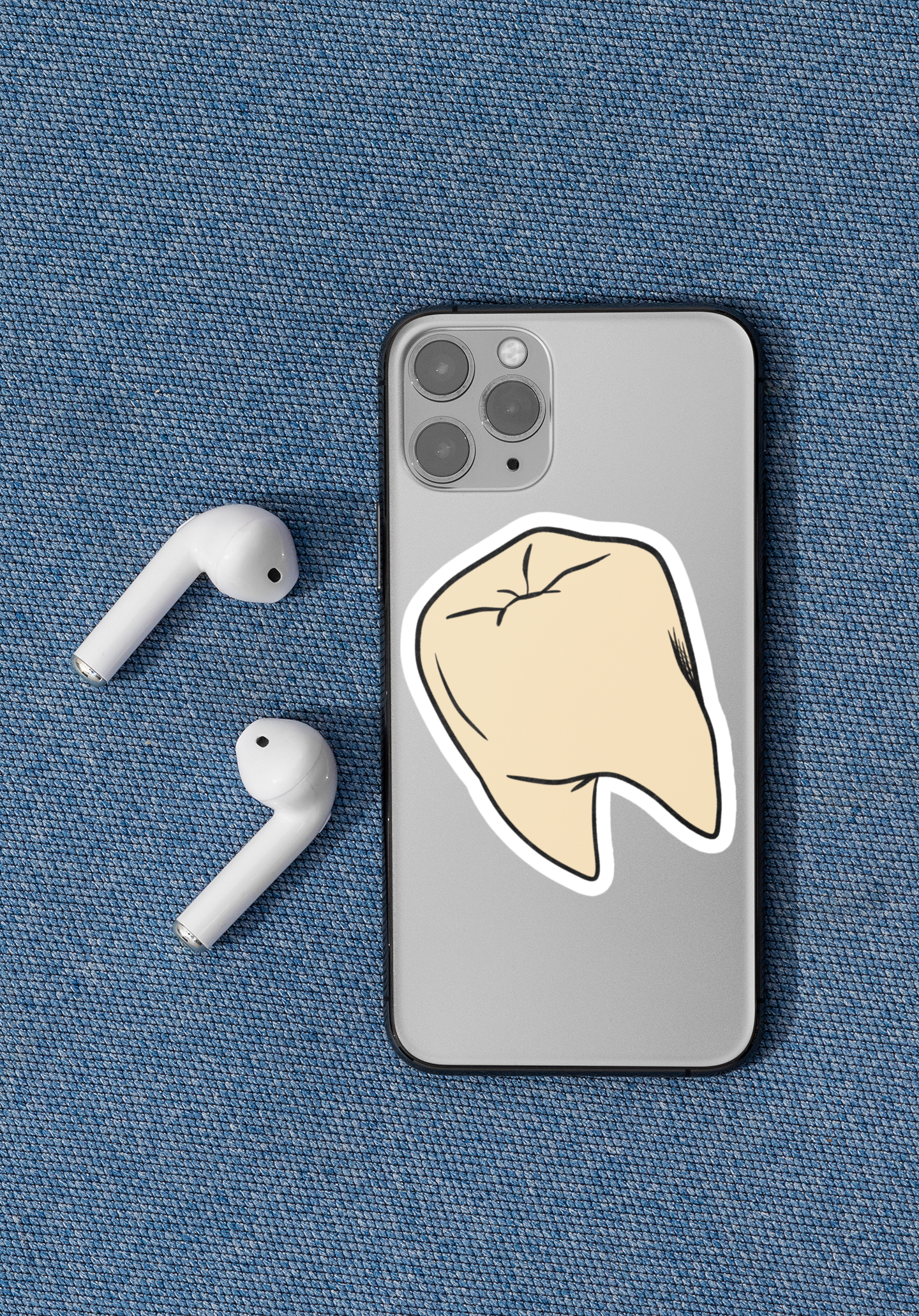 „Grotesker Zahn-Aufkleber – Gotischer Vinyl-Sticker für Laptop, Flaschen & Journale (Wetterfest, Matt)”